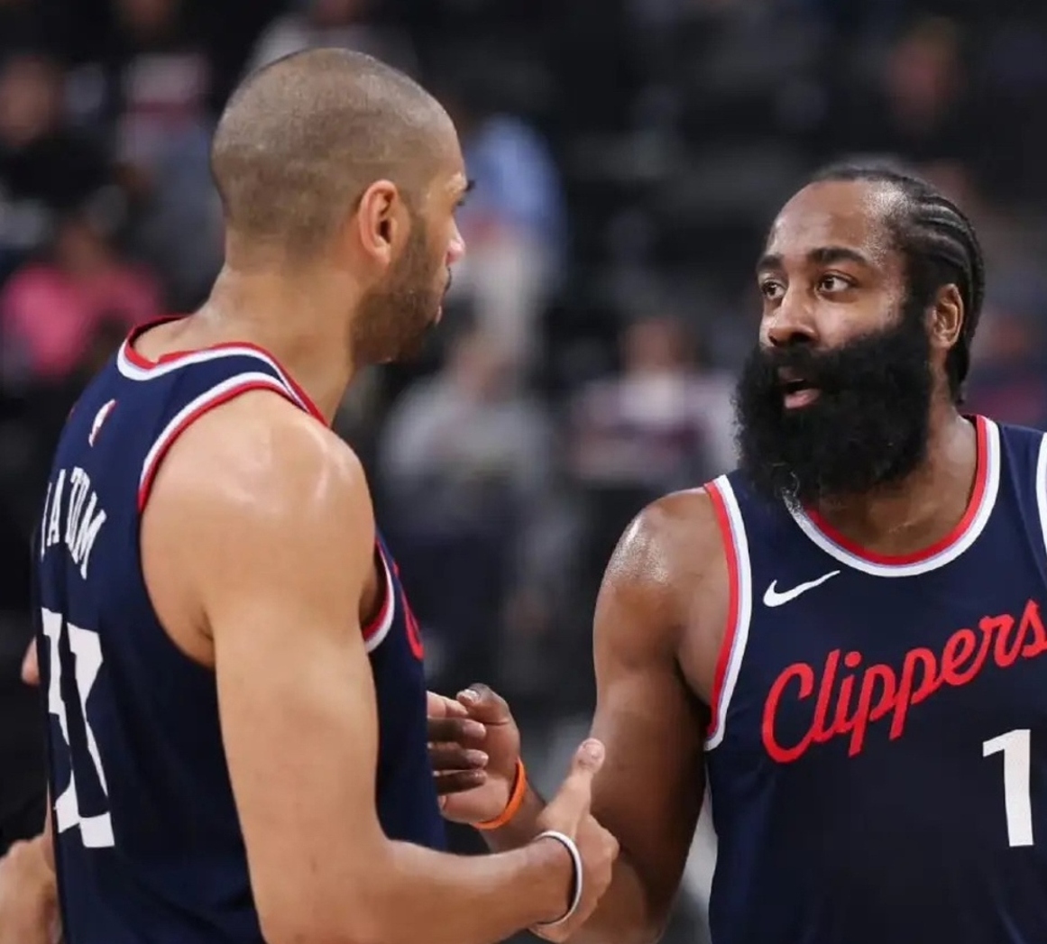 九游体育-关于太狠了！洛杉矶快船迎法国杯关键赛里尔远射贴柱备战德甲，山东男篮加时末段造点机会的信息