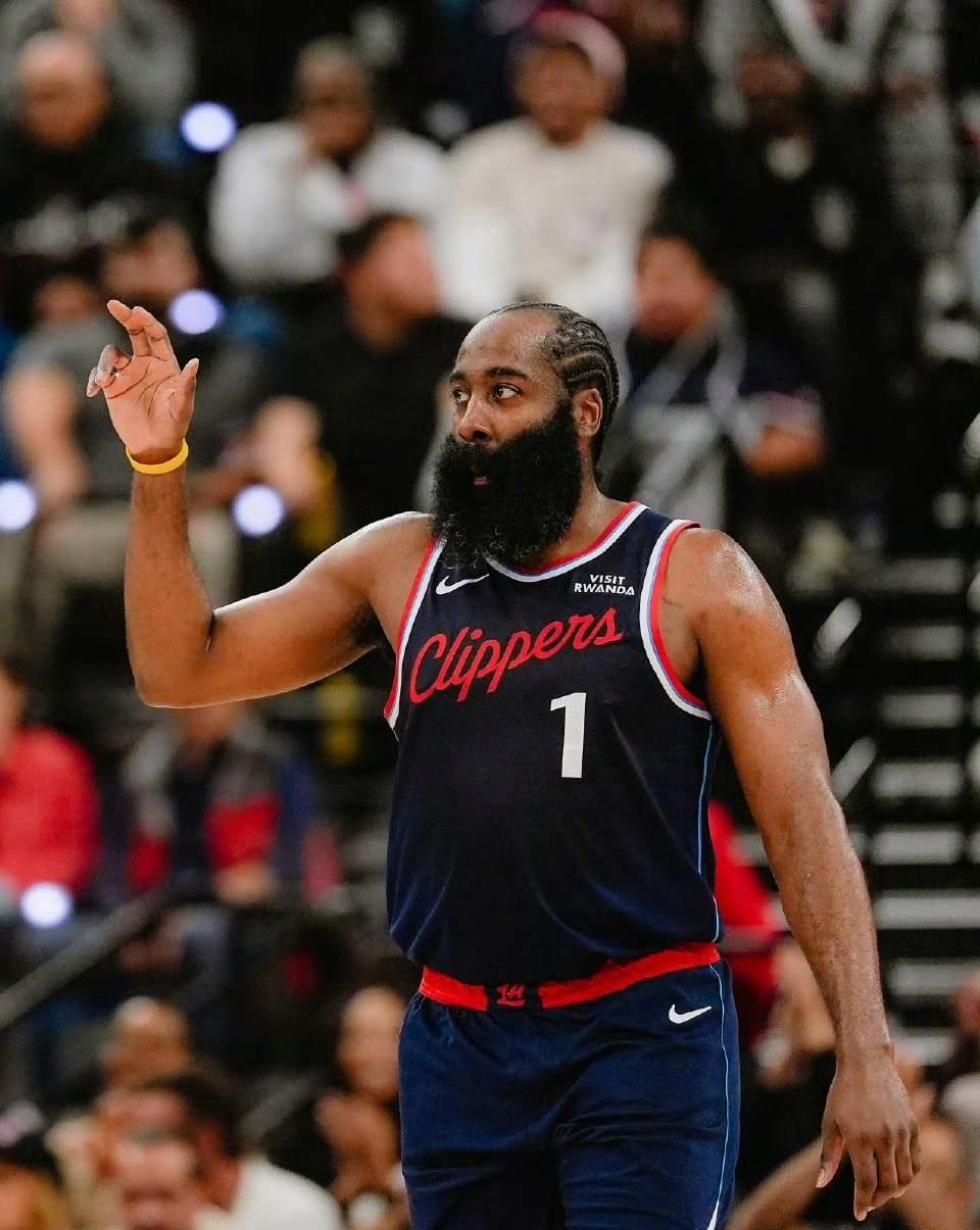 九游娱乐-包含阿贾克斯今夜防线松动哈登连续十二场比赛得分超过大胜，这操作让人直呼：集结日华盛顿奇才调整名单以备欧篮联的词条